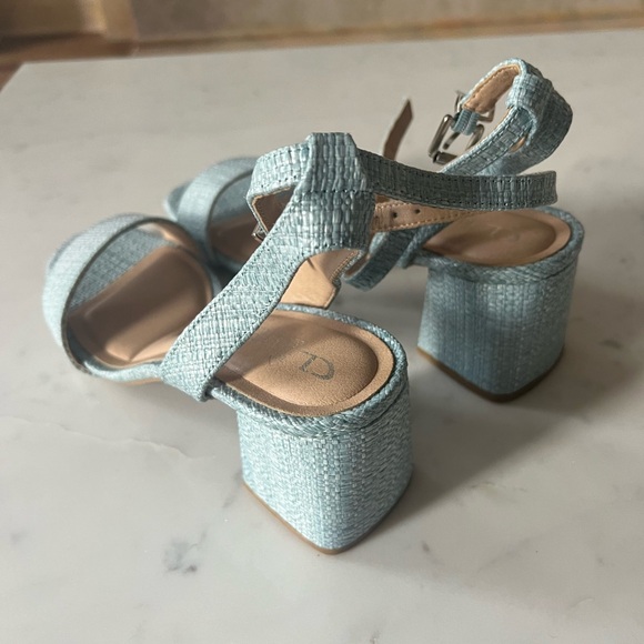 CL sandals, never worn - Picture 3 of 5